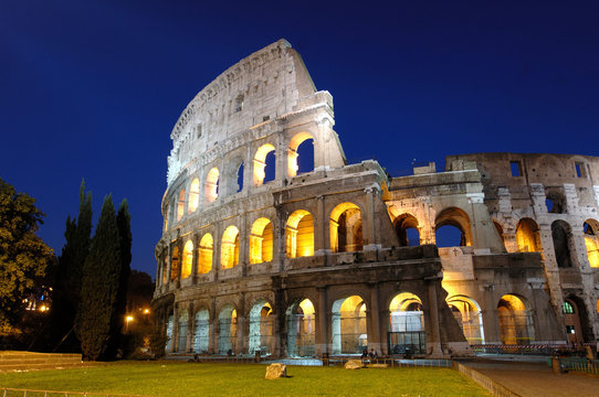 colosseo di notte