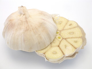 knoblauch halbiert