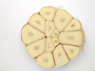 knoblauch halbiert