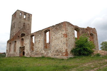 Fototapeta na wymiar old ruined church