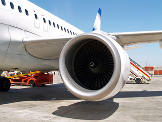 turbina del motor de un avion