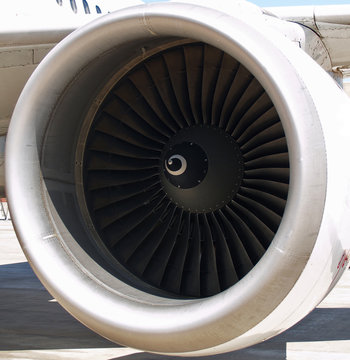 turbina del motor de un avion