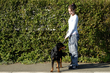 adolescente et son chien