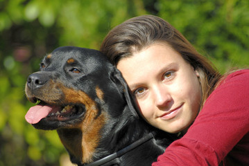 jeune femme et son chien