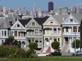 famous seven victorian houses called "seven ladies" in san franc