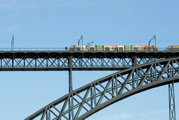 Fototapeta na wymiar metro train on the bridge. porto, portugal
