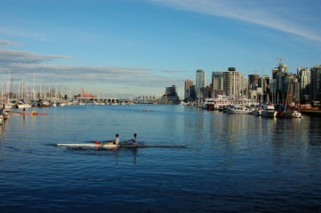 Naklejka premium paddling in vancouver harbour