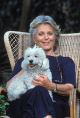 donna matura con cane