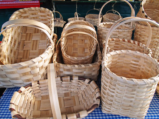 cestos hechos a partir de tiras de madera