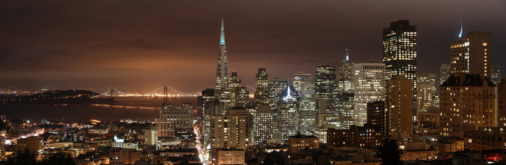 Fototapeta na wymiar San Francisco - noc panorama