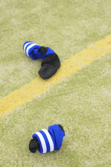 stutzen auf dem fu&szlig;ballplatz