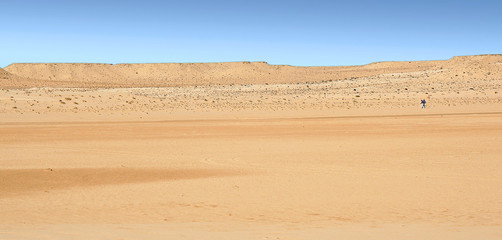 seul dans le desert