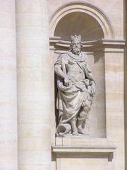 Fototapeta na wymiar statue de roi