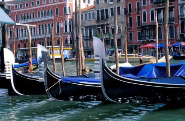 Fototapeta na wymiar Wenecja, gondole