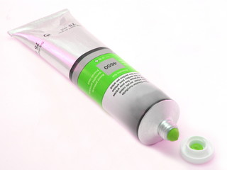 tube mit grün ölfarbe