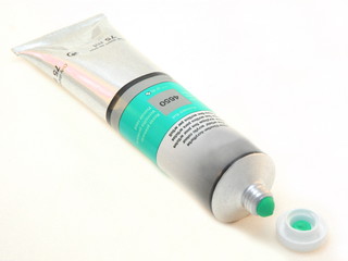 tube mit türkis ölfarbe