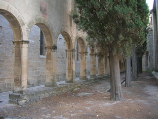 galería de arcos en poblet