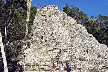 pyramid in Chichen Itzá, Yucatan, Mexico	