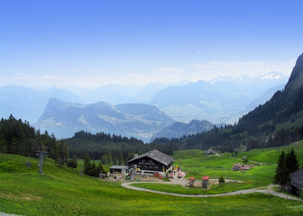 Fototapeta na wymiar góry hills z chatki, szwajcarski Pilatus