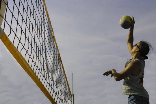 angriff beim beachvolleyball