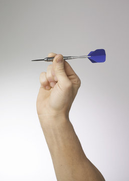 main et flechette