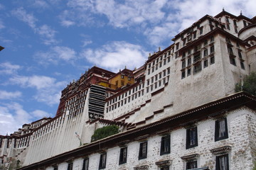 le potala  à lhassa (tibet)