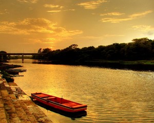 Fototapeta na wymiar calm sunset by the river