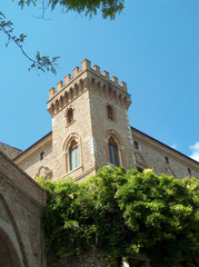 Fototapeta na wymiar Wieża zamku Crecchio