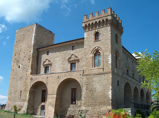 Fototapeta na wymiar zamek książęcy z Crecchio
