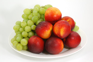 Fototapeta na wymiar colorful nectarines (peaches) and green grapes