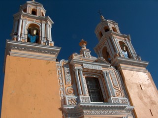 cholula, kirche auf der spitze der pyramide