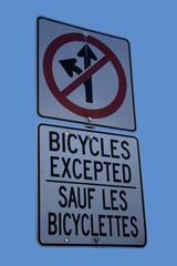 bilingual right turn only sign