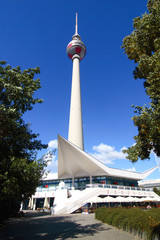 fernsehturm mit platz