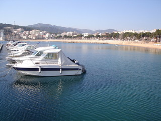 leisure boats in front of beach