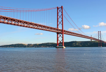 Fototapeta na wymiar Lizbona Bridge