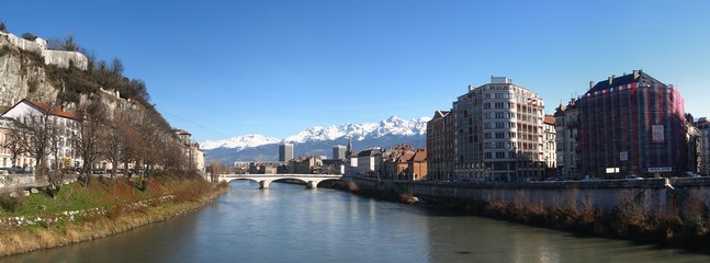 l'isère passant à grenoble