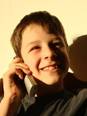 junge am telefon 28