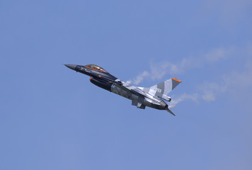 f-16 falcon