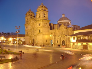Fototapeta na wymiar cusco square by night