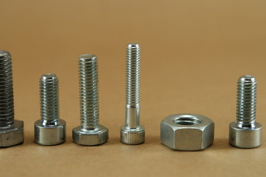 tornillos y tuercas