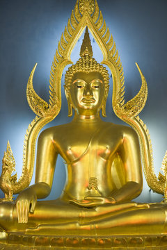 buddha at wat benjamabopith