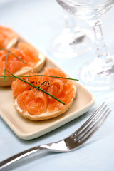 smoke salmon with cream cheese