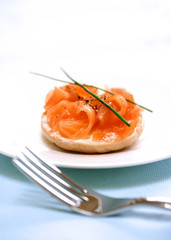 smoke salmon with cream cheese