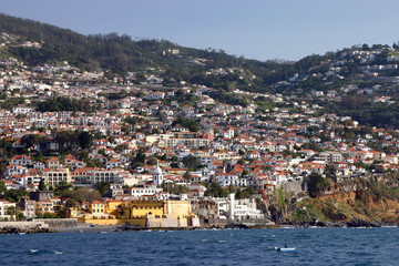 Fototapeta na wymiar Funchal, widok z oceanu