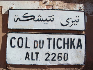col du tichka place name sign