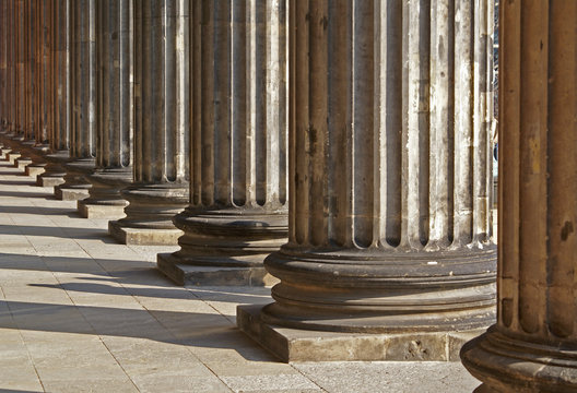 rows of greek columns to infinity