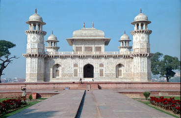 Obraz premium baby taj mahal in india