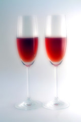 bicchieri e vino rosso