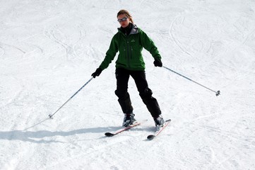 Fototapeta na wymiar girl skiing