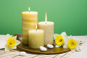 Obraz na płótnie Canvas daffodiles aroma therapy set